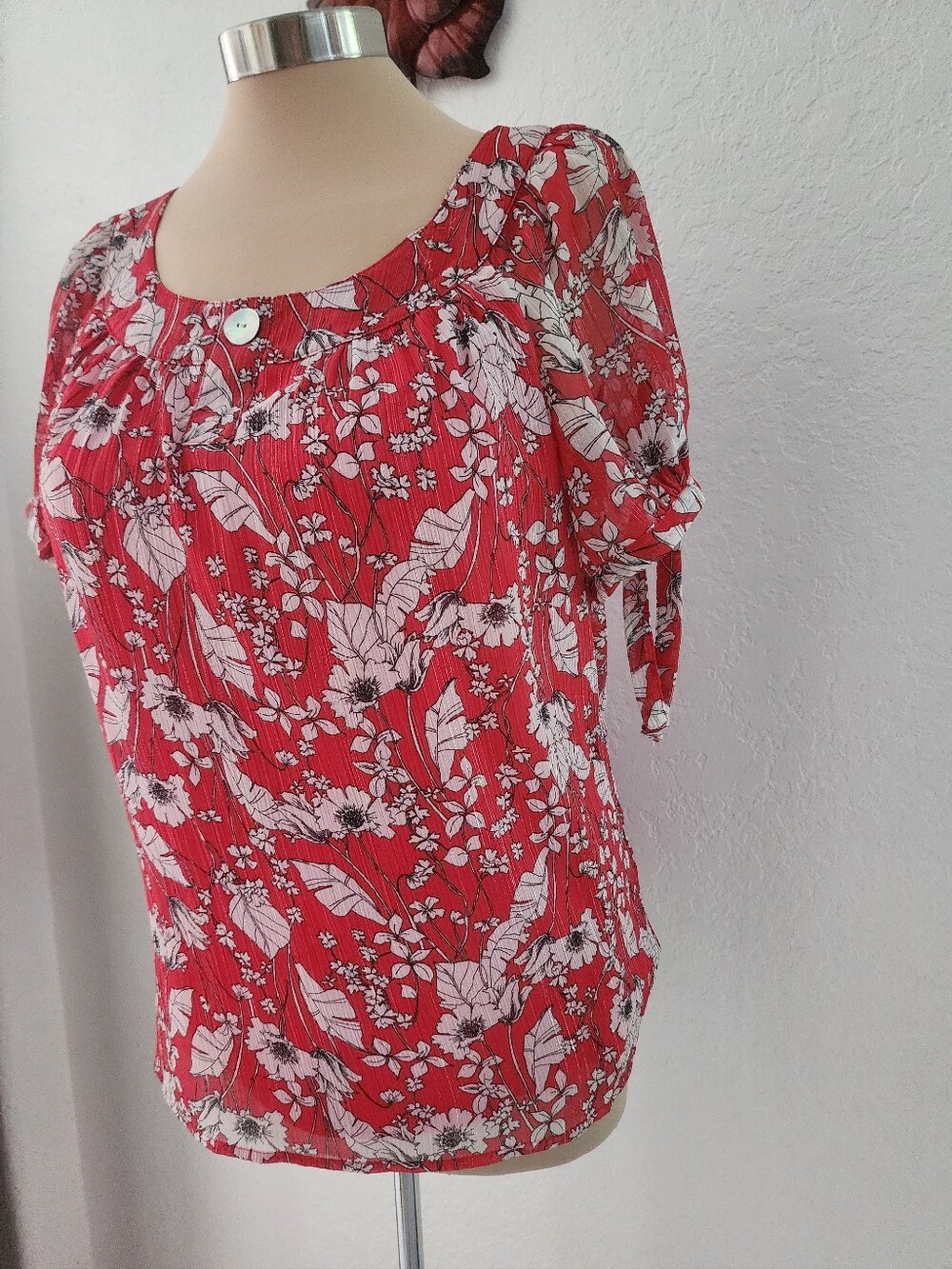SARA MICHELLE | Red Floral Top - Picture 4 of 14
